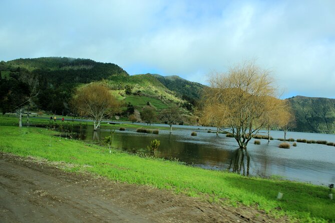 Private Half-Day 4x4Tour to Lagoa Sete Cidades - Who will enjoy this Sete Cidades outing most