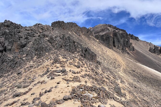 Private Hike next to volcano at 14800 ft. from Mexico city - Walking from 4,000 to 4,524 meters