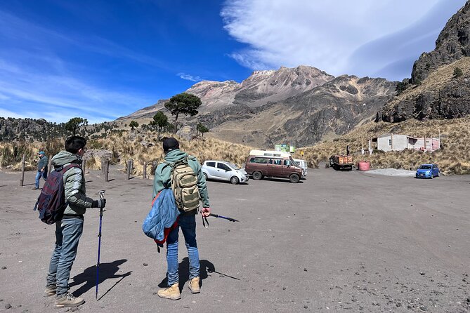 Private Hike next to volcano at 14800 ft. from Mexico city - Paso de Cortés at 3,700 meters