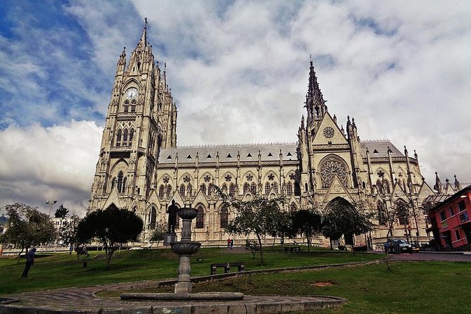Private Quito City Tour, Historical Center, Equator Museum, and Pululahua Crater - Intiñan Museum and the Equator Line