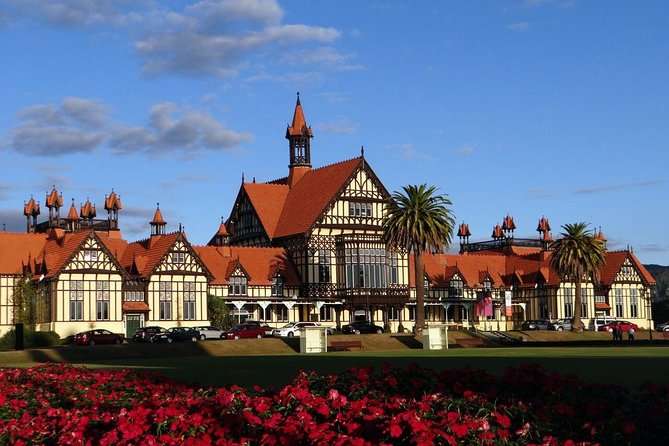 Private, via beaches, Kiwi farm to Rotorua 8 lakes & Geothermal - Lunch Beside Lake Rotorua