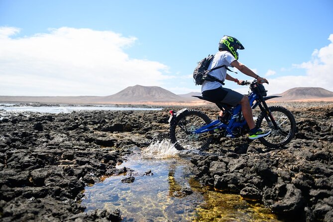 Private Volcanoes Tour Electric Experience of Fuerteventura - Corralejo and the money hole