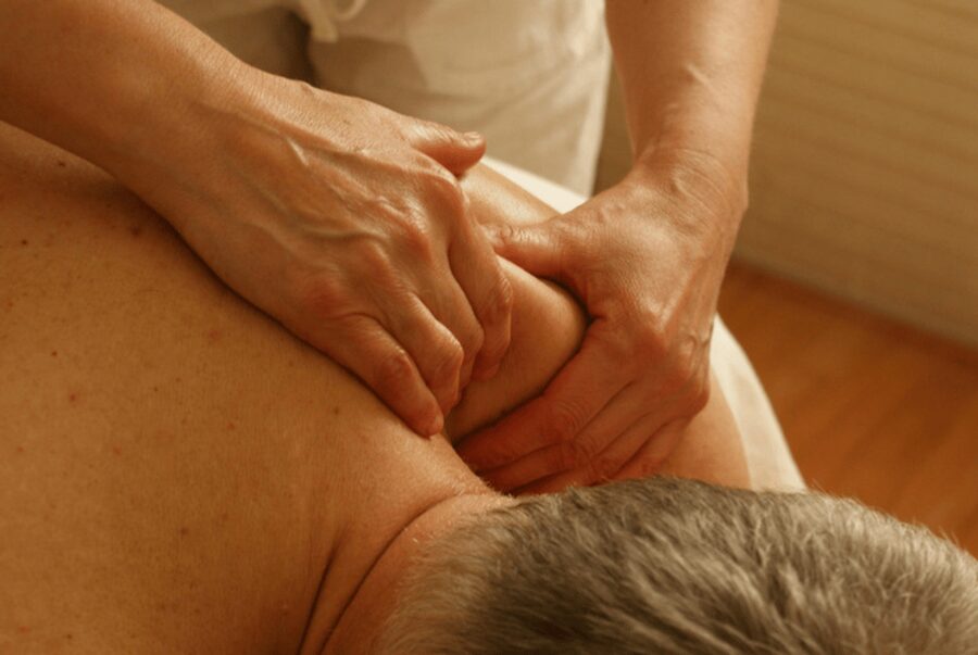 Relaxing massage with volcanic stones - Key points to know before booking