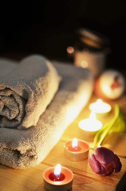 Relaxing massage with volcanic stones - A quiet break inside Hotel Áncora