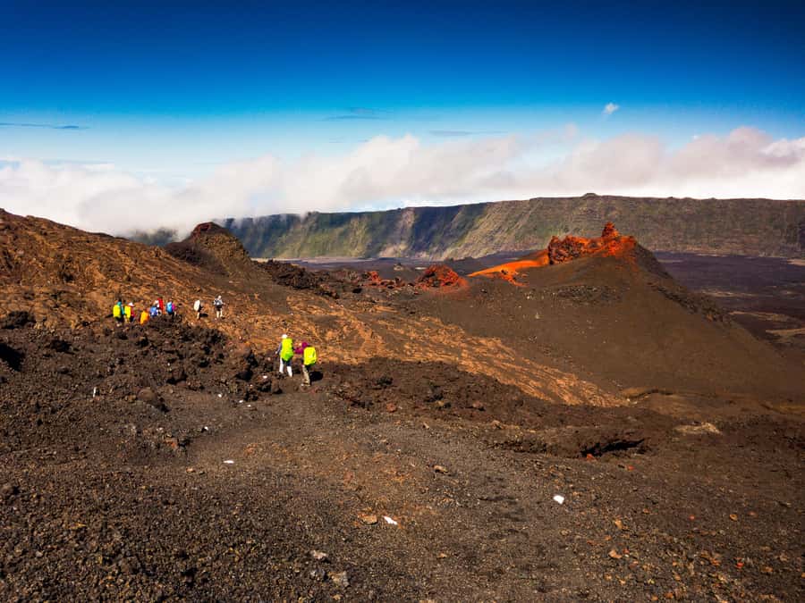 Réunion: Piton de la Fournaise Volcano off trail Hike - What happens if the enclosure is closed