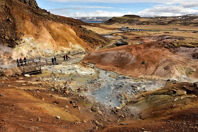 Reykjanes Geopark Small-Group Tour with Airport Transfer - Kleifarvatn: a lake shaped by the earth