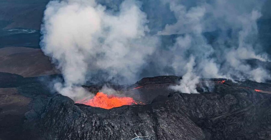 Reykjavik: 45-Minute Volcano Sightseeing Helicopter Tour - Five minutes over Reykjavik and the capital region