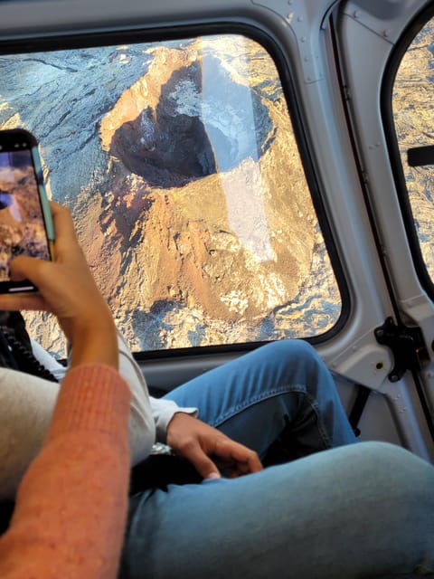 Reykjavik: 45-Minute Volcano Sightseeing Helicopter Tour - What it is like to see lava from the air