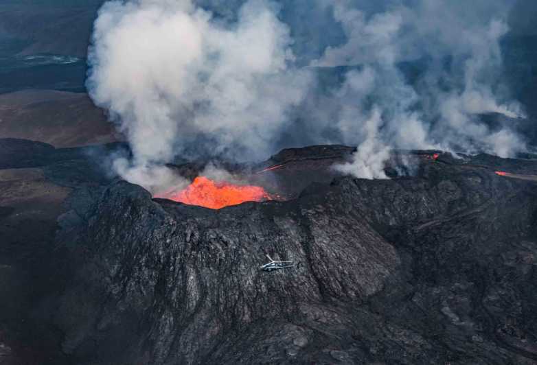 Reykjavik: 45-Minute Volcano Sightseeing Helicopter Tour - Meeting the pilot at Reykjavik Domestic Airport