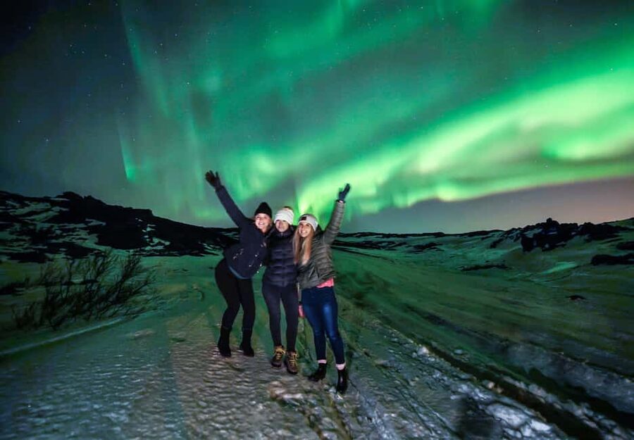 Reykjavik: Evening Lava Tunnel and Northern Lights Hunt - Key points at a glance