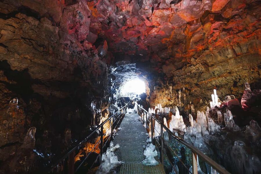 Reykjavik: Evening Lava Tunnel and Northern Lights Hunt - Why this combination works so well
