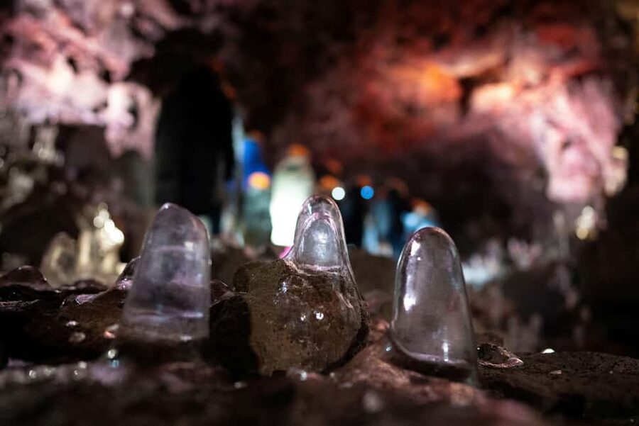 Reykjavik: Evening Lava Tunnel and Northern Lights Hunt - Chasing the Aurora through the countryside