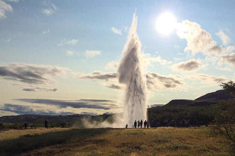 Reykjavik: Full-Day Golden Circle & Geothermal Greenhouse - Thingvellir and the gap between continents