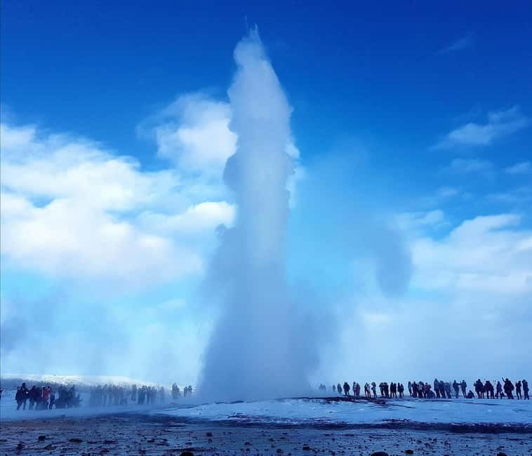 Reykjavík: Golden Circle, 2 Geysers & Geothermal Bakery Tour - Gullfoss, Iceland’s two-stage waterfall