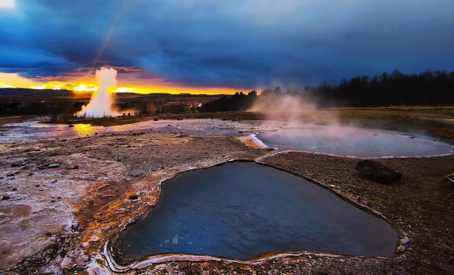 Reykjavik: Golden Circle, Kerid Crater and Sky Lagoon Tour - The shape of this 11-hour Iceland day