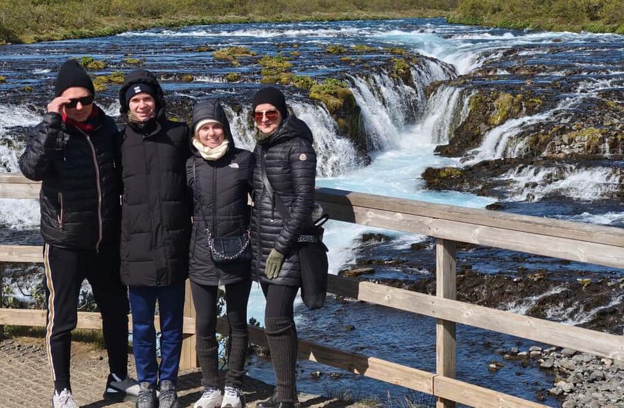 Reykjavík: Private Golden Circle Tour with Kerid Crater - Þingvellir begins the day with geology and politics