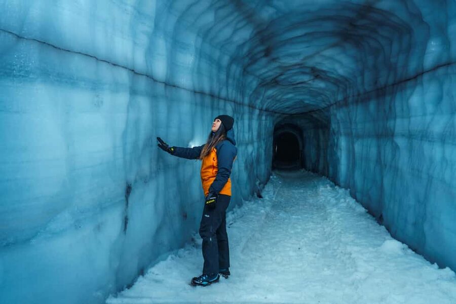 Reykjavik: Silver Circle + Ice Tunnel, Baths, or Lava Cave - Transport, weather, and what to pack