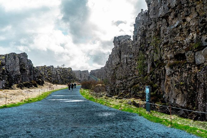 Reykjavik: The Lava Tunnel and Golden Circle Small-Group Tour - Who should choose this day out?