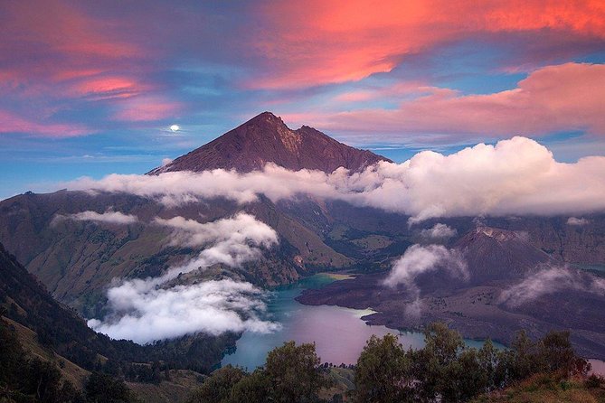 Rinjani Trekking 2D1N Senaru crater rim - 08:00 start through Senaru’s tropical forest