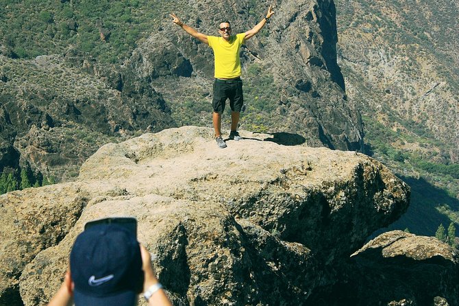 Roque Nublo: hiking on volcanoes with Sky Rebels - Through the 1,000-palm Barranco de Fataga