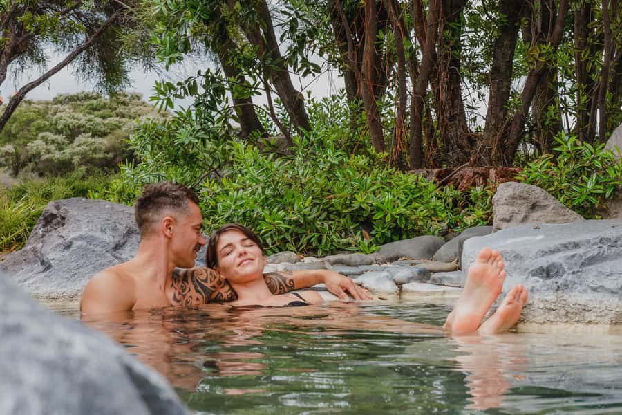 Rotorua Lake: Deluxe Lake Spa Geothermal Hot Spring Bathing - Changing rooms that make the visit easy