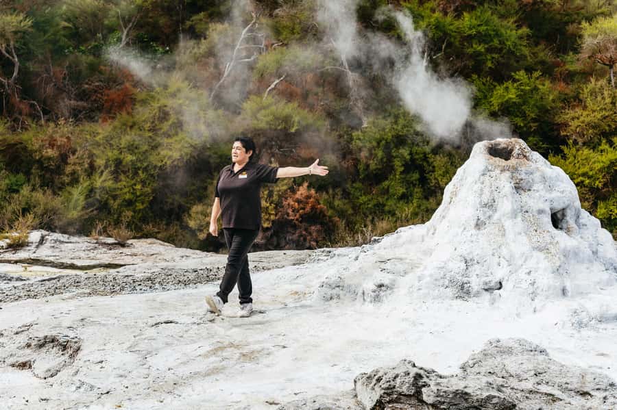 Rotorua: Wai-O-Tapu Geothermal Park Entry Ticket - How long you need and what the day feels like