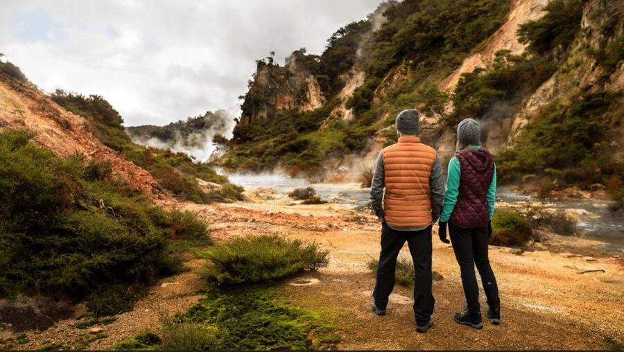 Rotorua: Waimangu Volcanic Valley Ticket & Self-Guided Walk - Inferno Crater Lake and the bright blue water