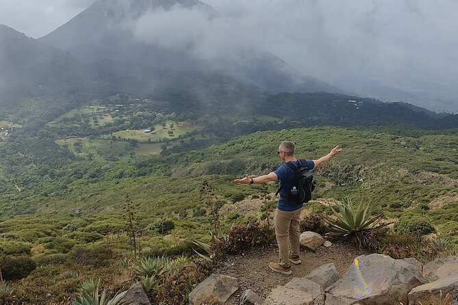 Santa Ana Volcano Hike with a Sulphur Lake and Coatepeque Lake - Reaching Cerro Verde and the volcano park