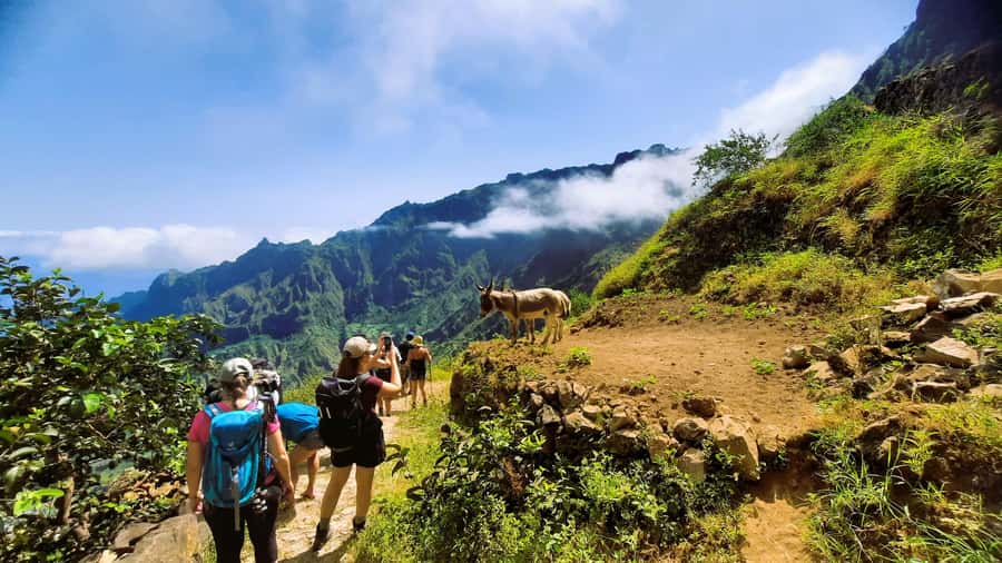Santo Antão: Hiking Cova Volcano Crater to Ribeira Paúl - Starting high in Cova Natural Park