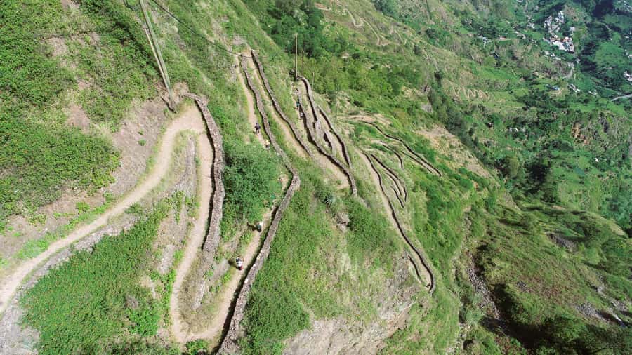 Santo Antão: Hiking Cova Volcano Crater to Ribeira Paúl - How the guides shape the experience