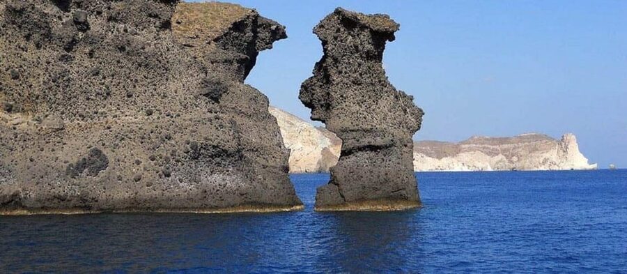 Santorini:Cruises with Catamaran around the Volcanic Island. - Key Points at a Glance