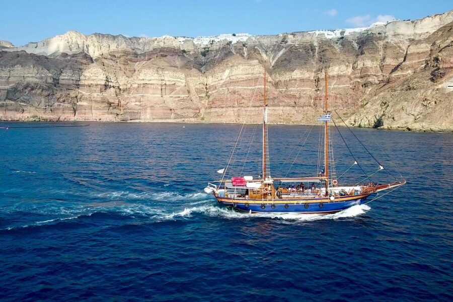 Santorini: Mythical Day Trip to Akrotiri with Volcano Cruise - Akrotiri: the day’s most rewarding stop