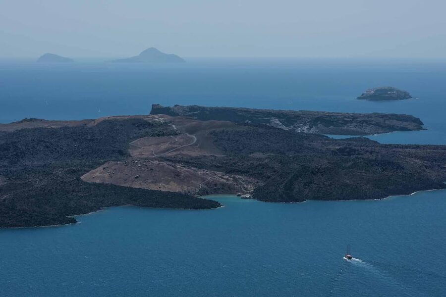 Santorini Port: 3 Hour Cruise to Volcano and Hot Springs - Comfort, crowds, and the practical details