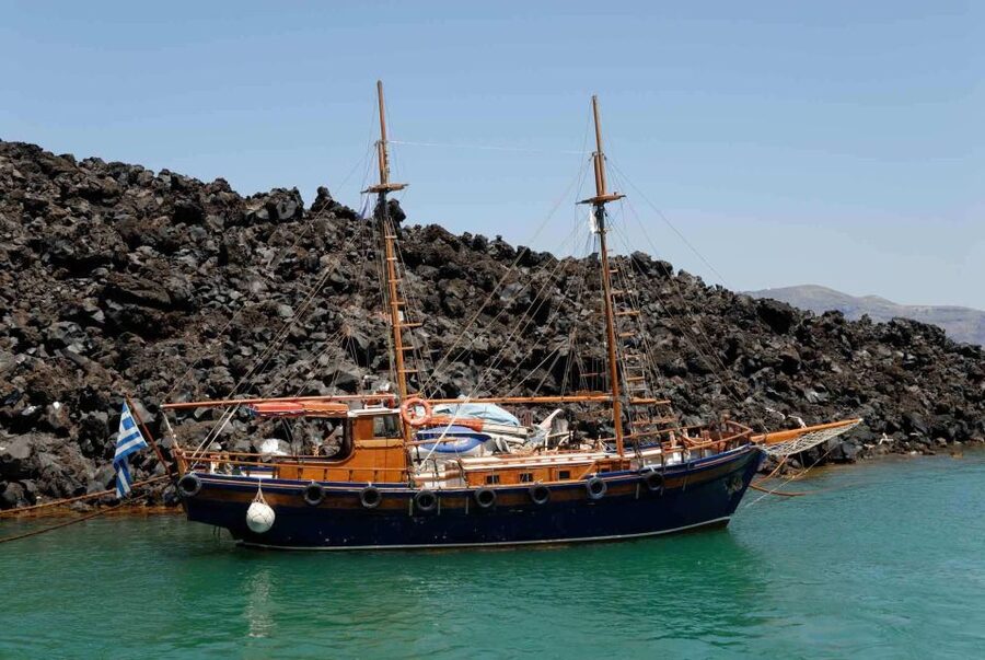 Santorini: Thirassia Islands and Volcano Guided Cruise - Key points to know before booking