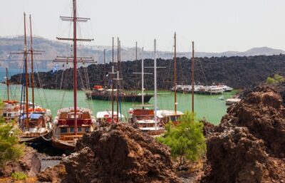 Thirassia Islands and Volcano Guided Cruise