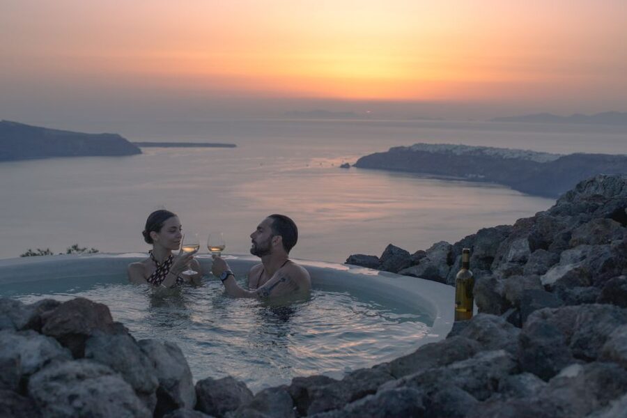Santorini: Volcanic Hot-Tub Experience with Caldera Views - Daylight or sunset: choosing the right time