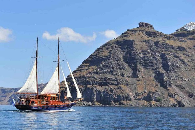 Santorini Volcanic Islands Cruise: Volcano,Hot Springs,Thirassia and Oia Sunset - What This Santorini Day Actually Includes