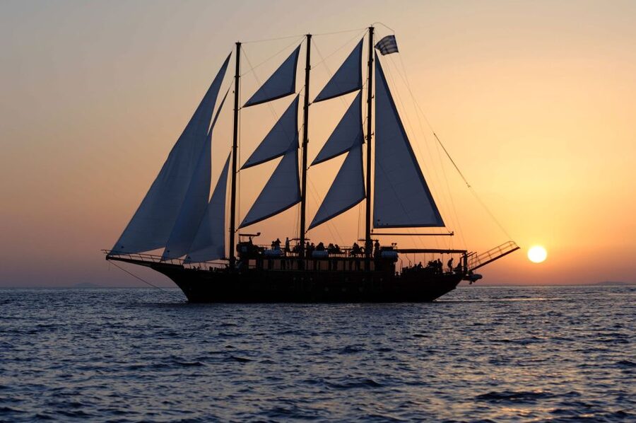 Santorini: Volcanic Sunset Cruise with Dinner - Thirassia and dinner at Captain John’s Taverna