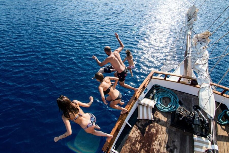 Santorini: Volcanic Sunset Cruise with Dinner - Sunset from the caldera side