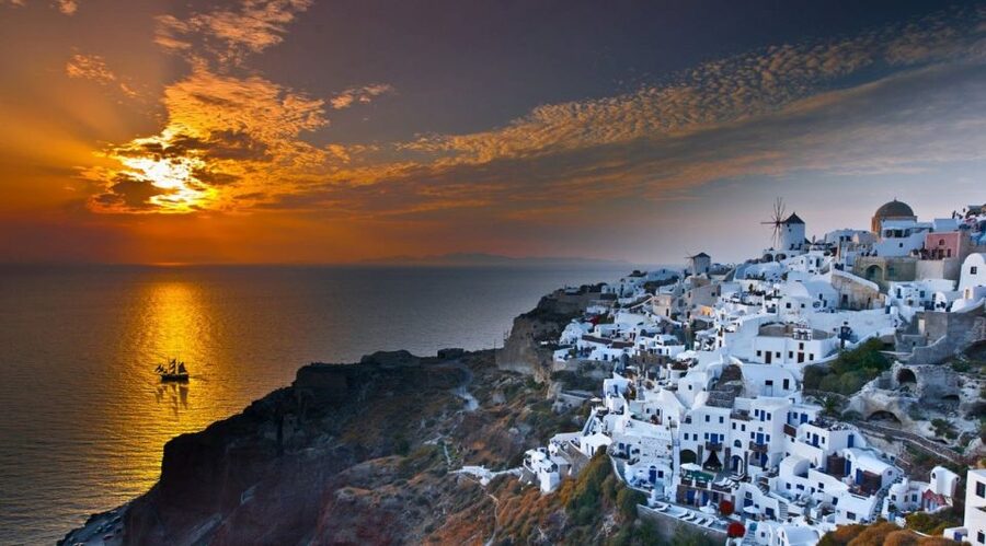 Santorini: Volcanic Sunset Cruise with Dinner - Who should book this Santorini cruise
