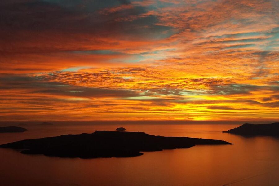 Santorini: Volcanic Sunset Cruise with Dinner - Should you book it?