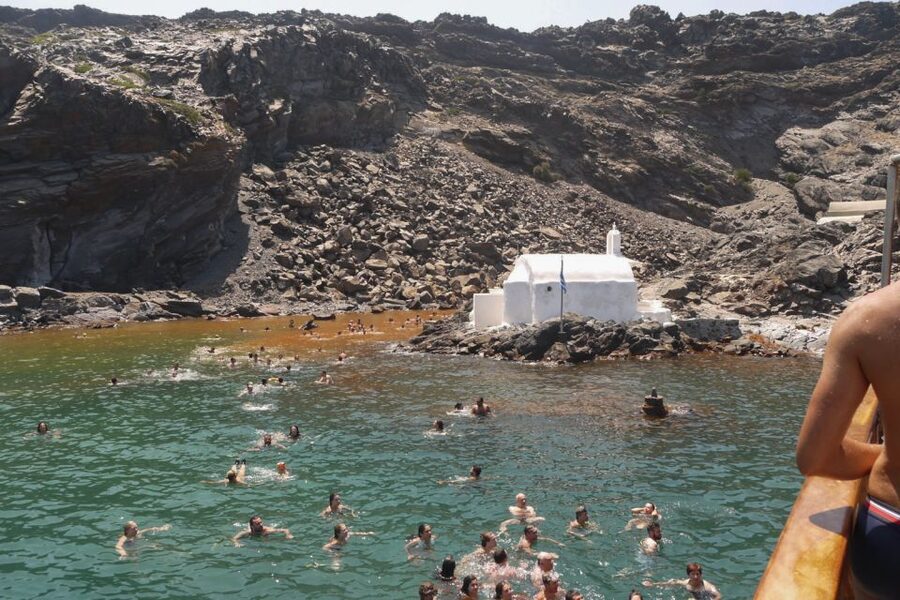 Santorini: Volcanic Sunset Cruise with Dinner - Choosing between the volcano route and Thirassia