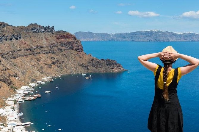 Santorini Volcano Cruise Including Hot Springs and Thirasia - Group size, guides, and the mood onboard