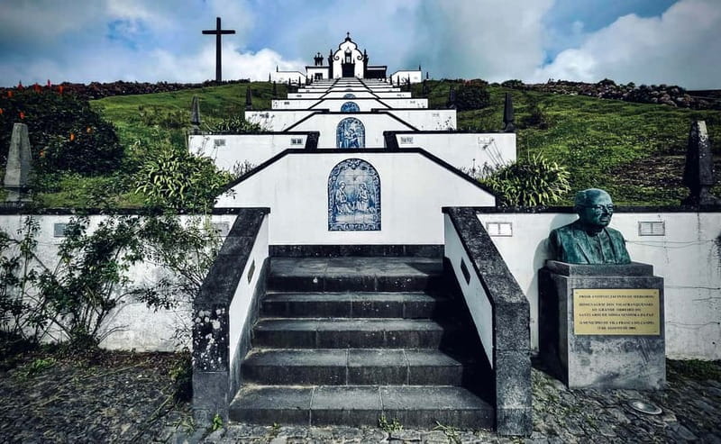 São Miguel: Furnas Volcano & Tea Plantation Tour with Lunch - Santa Iria starts the day with sea views