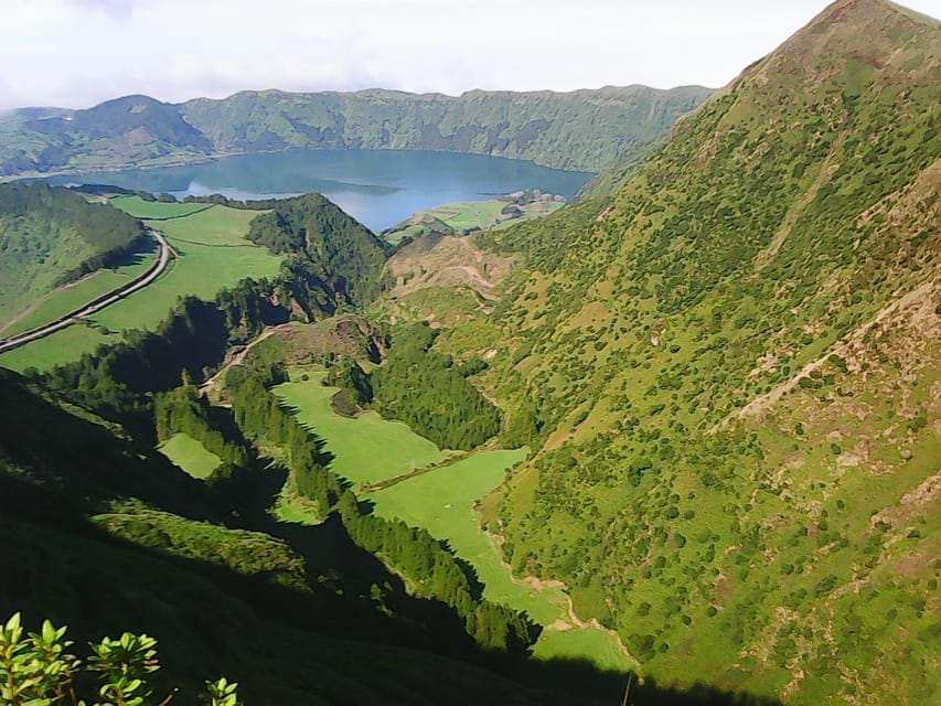 São Miguel Guided Tour to Volcano and Crater of Sete Cidades - Why Sete Cidades makes a strong first look at São Miguel