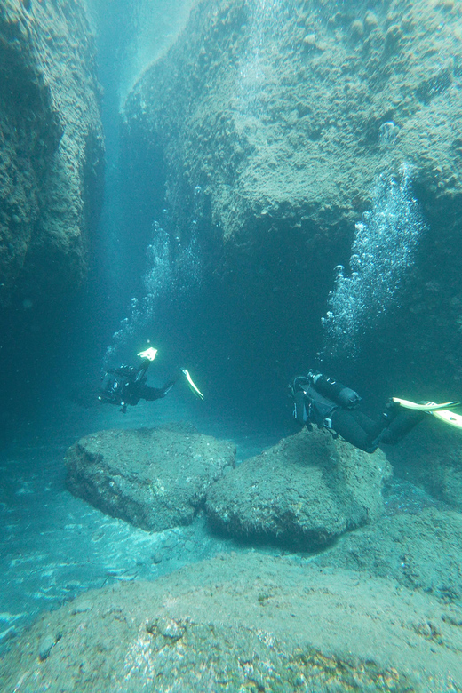 Scuba Diving in the Volcanic Caldera/shorelines of Santorini - Should you book Santorini’s volcanic caldera scuba trip?