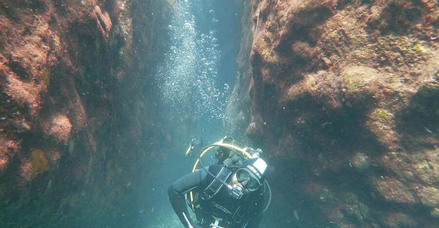 Scuba Diving in the Volcanic Caldera/shorelines of Santorini - Timing, flights, and practical preparation