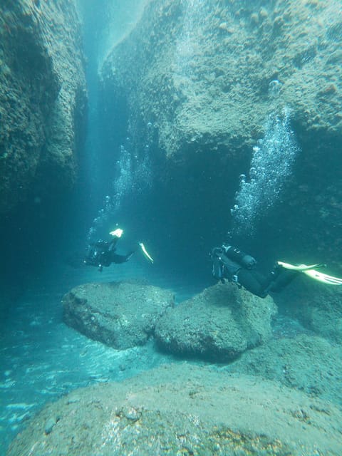 Scuba Diving in the Volcanic Caldera/shorelines of Santorini - Who will get the most from this outing?