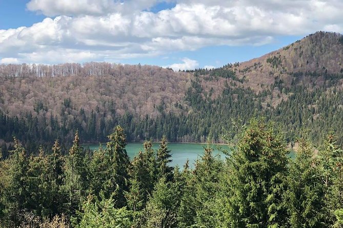 Small-group day trip to the unique volcanic lake in Eastern Europe - Reaching the crater at Saint Ana Lake