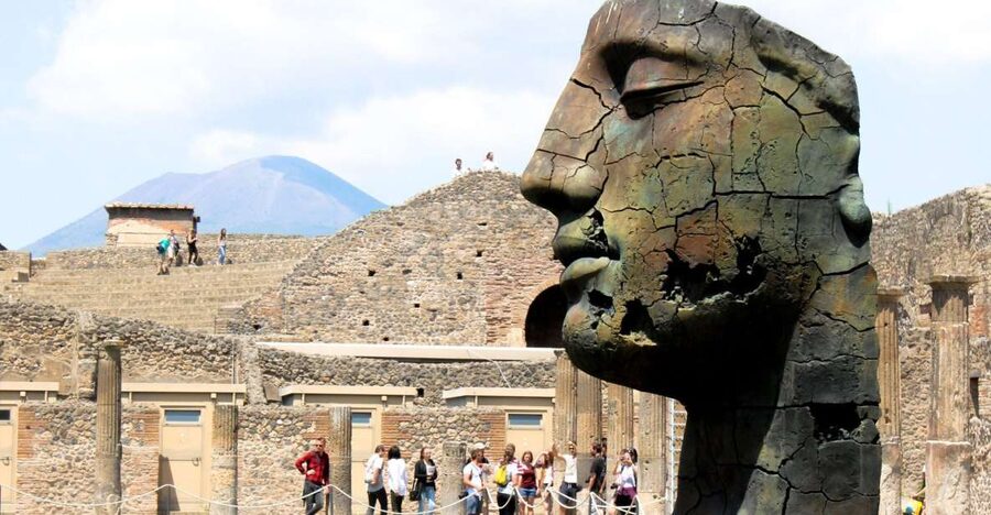 Sorrento: Pompeii and Vesuvius Day Trip with Entry and Lunch - Two hours among Pompeii’s ash-covered ruins